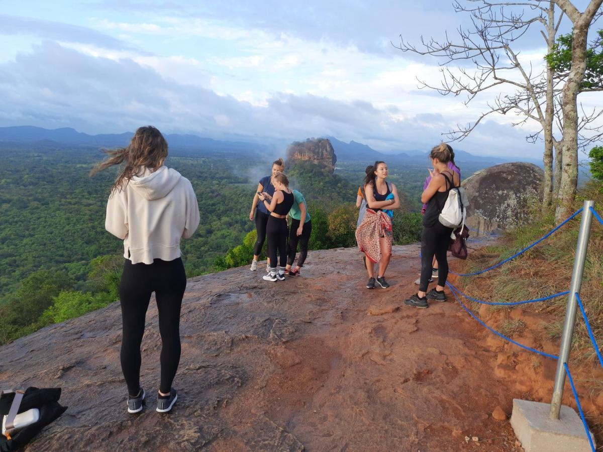 Ruk Sewana Villa Tree House Sigiriya Bagian luar foto